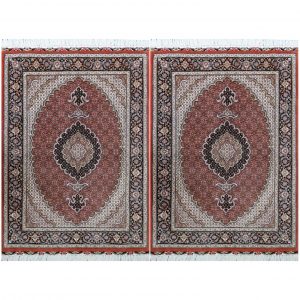 فرش تبریز نقشه ماهی دستباف پیازی ۵۰ رج – جفت ذرع‌ونیم گل ابریشم (کدهای ۹۵۷ و ۹۵۷)