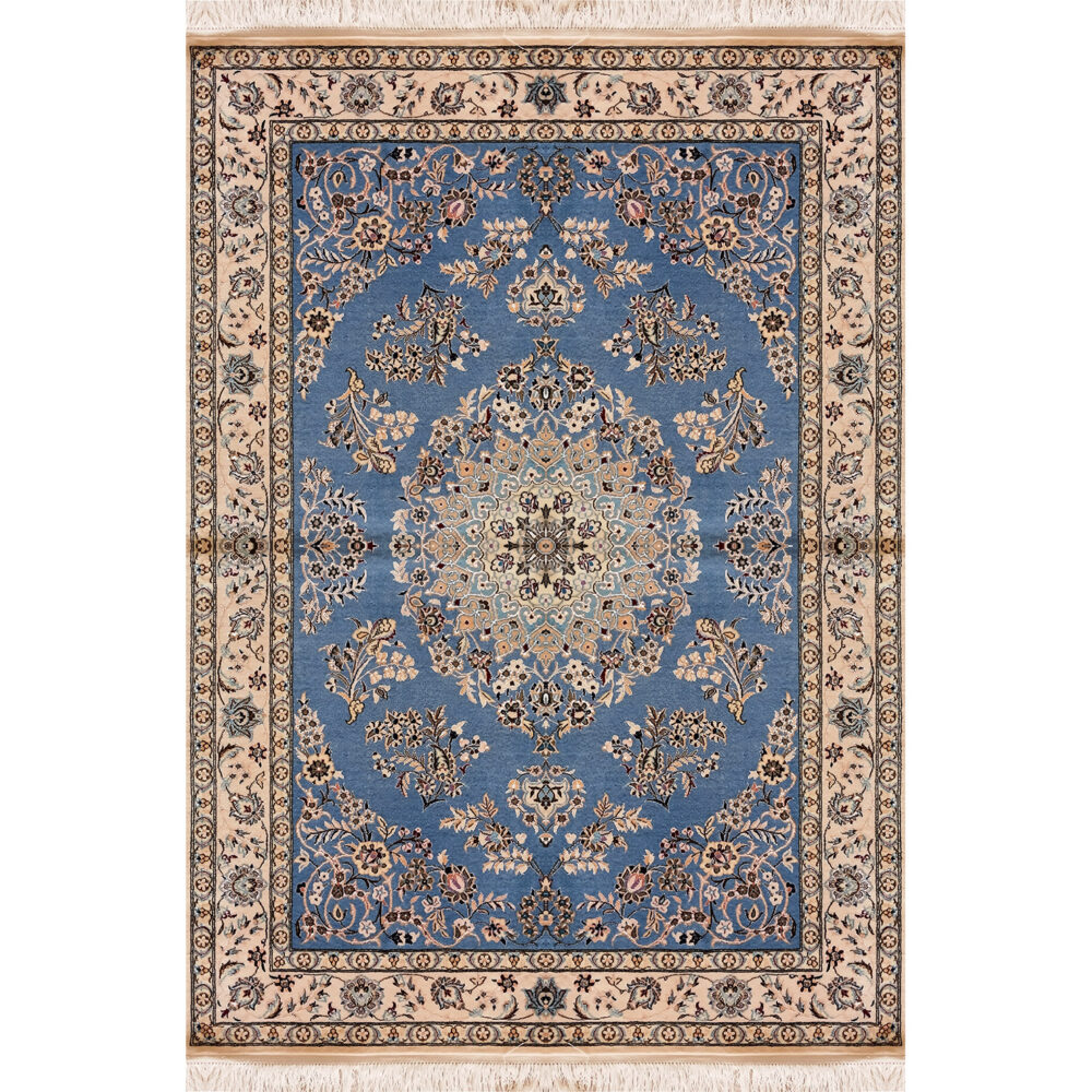 فرش دستباف نایین آبی نقشه دسته گلی ۶ لا گل ابریشم – ذرع و نیم (۱۲۰×۱۶۵ سانتی‌متر) – کد ۱۰۶۲