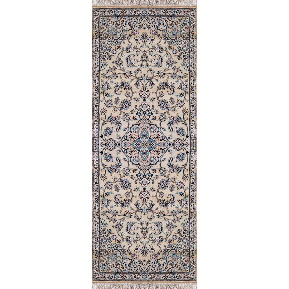 فرش دستباف نایین کناره سایز (۸۷ × ۲۲۵ سانتی‌متر) کرم نقشه لچک و ترنج ۹ لا گل ابریشم – کد ۱۰۶۷