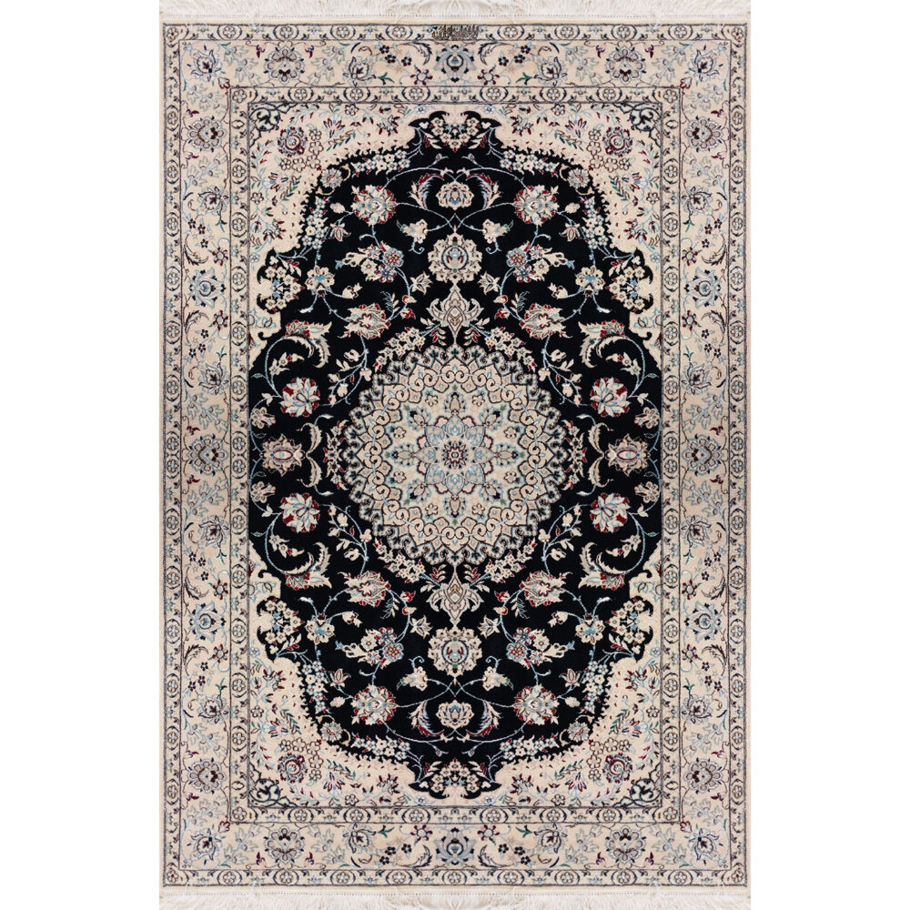 فرش دستباف نایین سرمه‌ای نقشه لچک و ترنج ۶ لا گل ابریشم – قالیچه (۱۲۵ × ۱۹۵ سانتی‌متر) – کد ۱۰۹۴